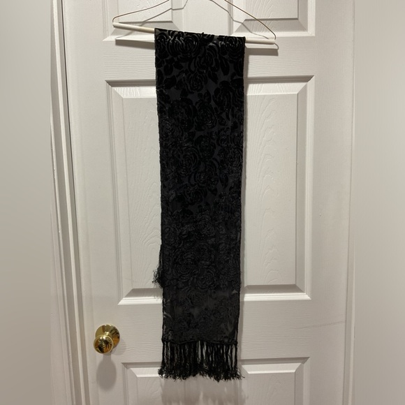 Pretty burnout scarf with fringe - Picture 2 of 8